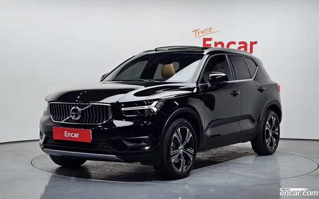 Volvo XC40 B4 — миниатюра 1