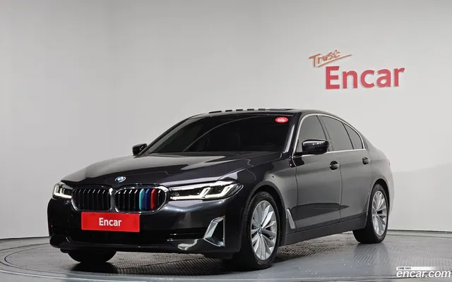 BMW 5 Series (G30) 520i — миниатюра 1