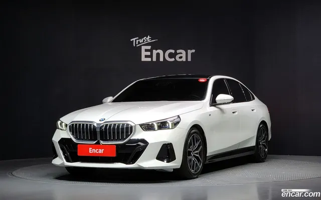 BMW 5 Series (G60) 523d M — миниатюра 1