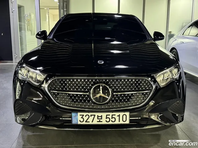 Mercedes-Benz E-Class (W214) E200 — миниатюра 1