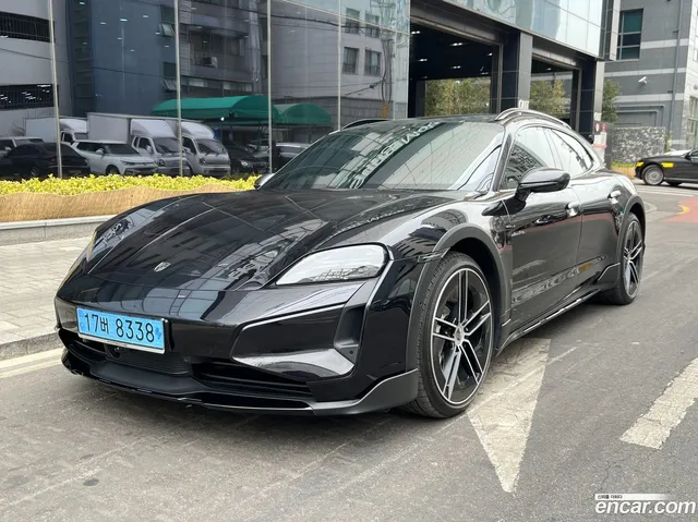 Porsche Taycan — миниатюра 1