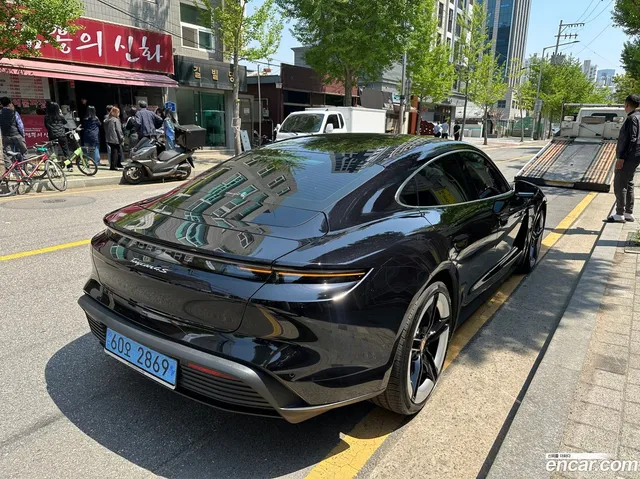 Porsche Taycan 4S — миниатюра 1