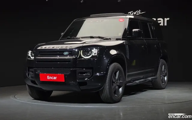 Land Rover (L663) 110 D300 X- HSE — миниатюра 1