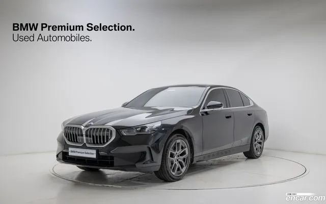 BMW 5 Series (G60) 520i — миниатюра 1