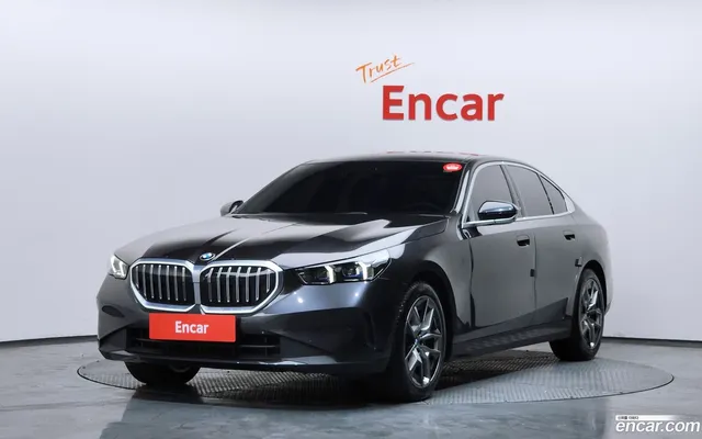 BMW 5 Series (G60) 530i xDrive — миниатюра 1