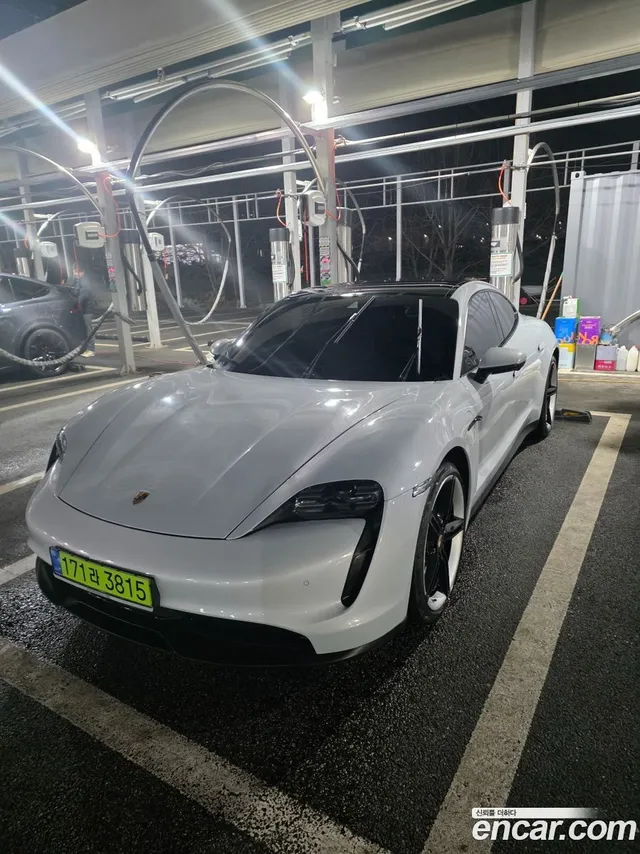 Porsche Taycan — миниатюра 1