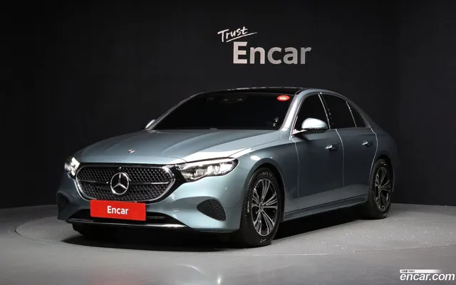 Mercedes-Benz E-Class (W214) E200 — миниатюра 1