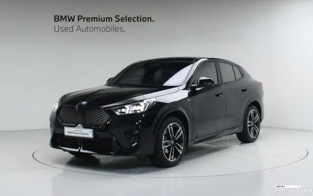 BMW iX2 (U10) eDrive 20 M — миниатюра 1