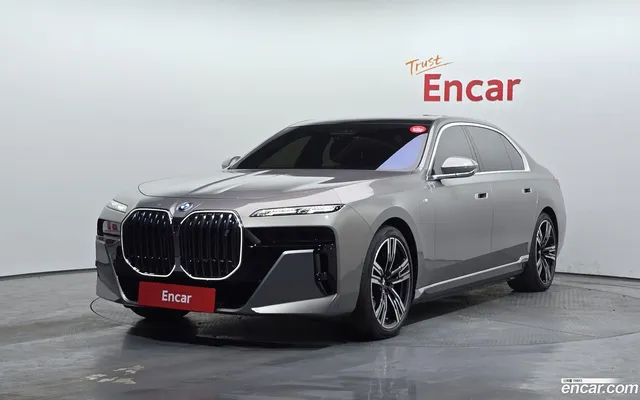 BMW i7 (G70) xDrive 60 M — миниатюра 1