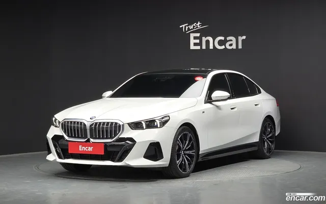 BMW 5 Series (G60) 530i xDrive M — миниатюра 1