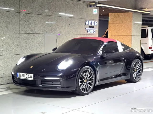 Porsche 911 (992) 4S — миниатюра 1