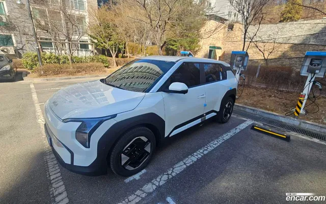 Kia EV3 2WD — миниатюра 1