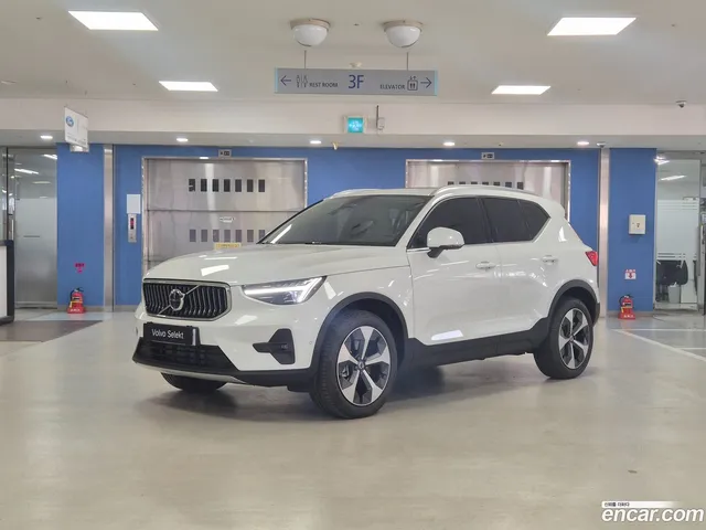 Volvo XC40 B4 — миниатюра 1