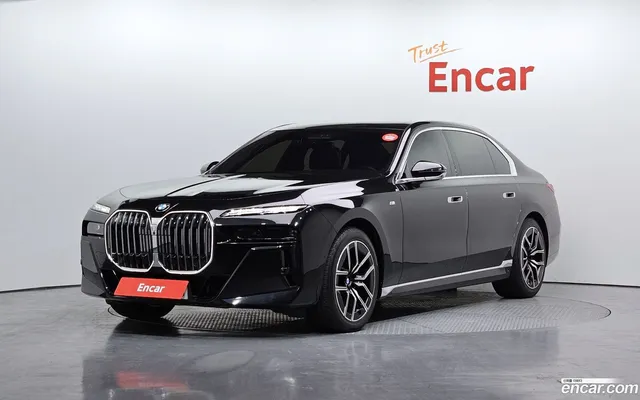 BMW 7 Series (G70) 740d xDrive M — миниатюра 1