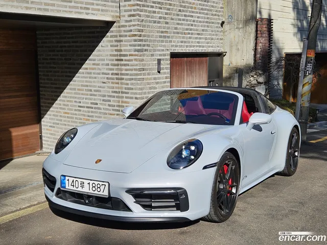 Porsche 911 (992) 4 GTS — миниатюра 1