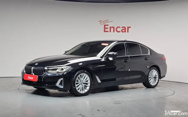 BMW 5 Series (G30) 520i — миниатюра 1
