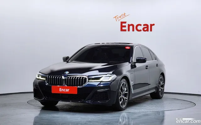 BMW 5 Series (G30) 530e M — миниатюра 1
