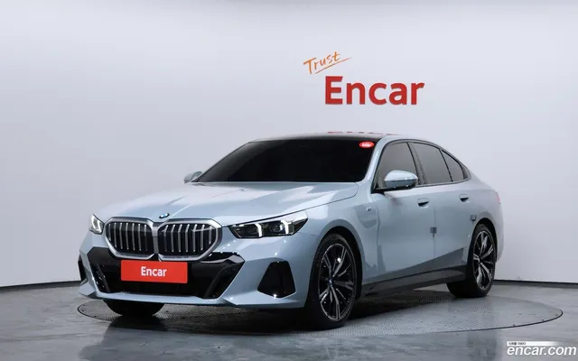 BMW 5 Series (G60) 530i xDrive M — миниатюра 1