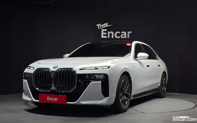 BMW 7 Series (G70) 740i xDrive M — миниатюра 1