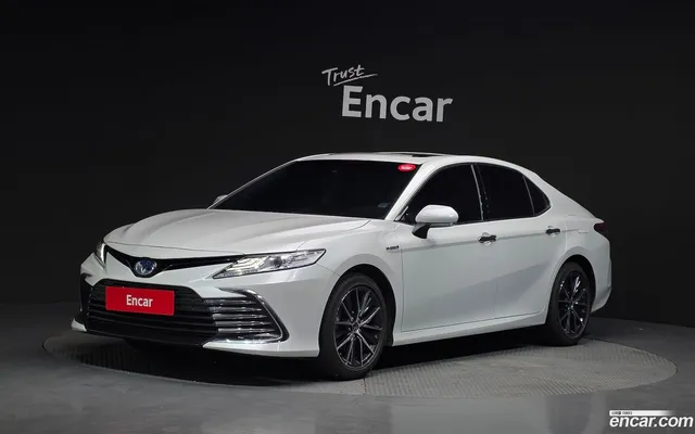 Toyota Camry (XV70) 2.5 XLE — миниатюра 1