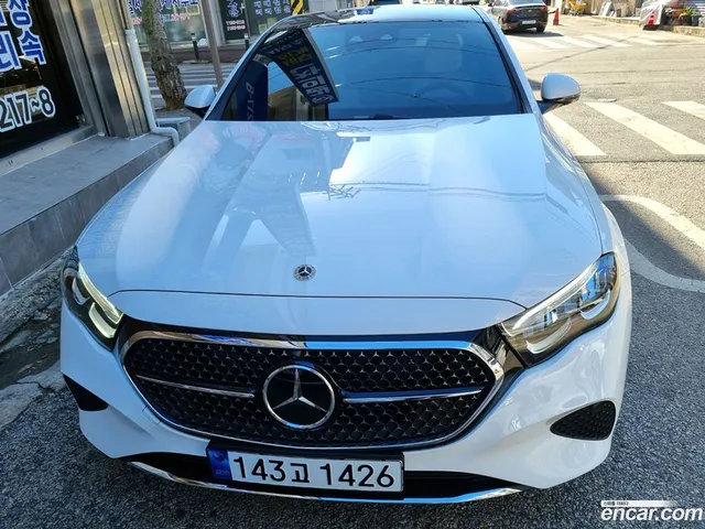 Mercedes-Benz E-Class (W213) E200 — миниатюра 1