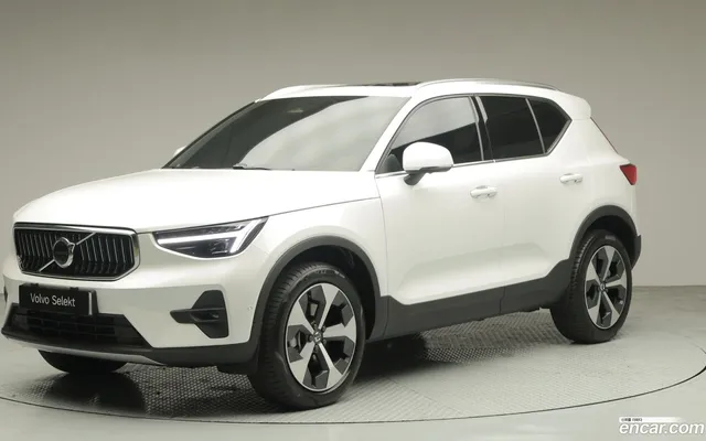 Volvo XC40 B4 — миниатюра 1