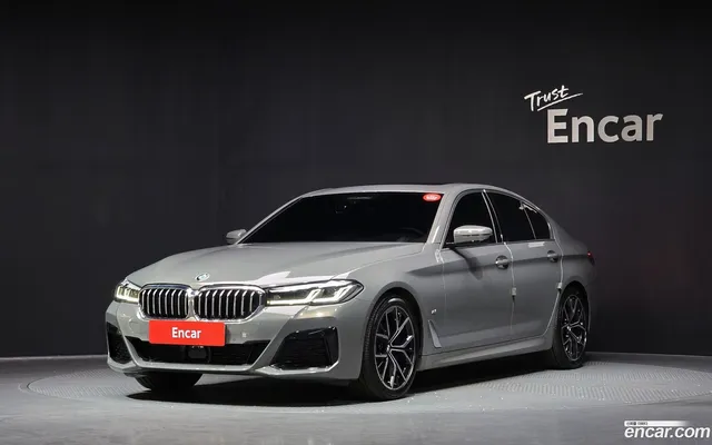 BMW 5 Series (G30) 530i M — миниатюра 1