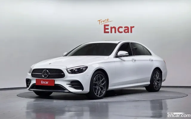 Mercedes-Benz E-Class (W213) E220d 4MATIC AMG Line — миниатюра 1