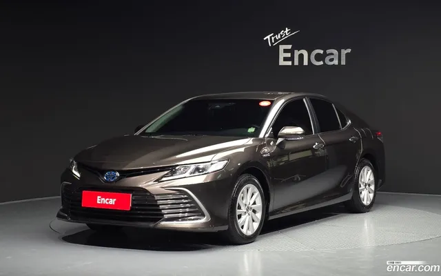 Toyota Camry (XV70) 2.5 LE — миниатюра 1