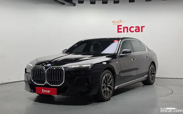 BMW 7 Series (G70) 740i xDrive M — миниатюра 1