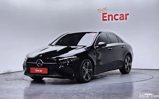 Mercedes-Benz A-Class (W177) A220 — миниатюра 1