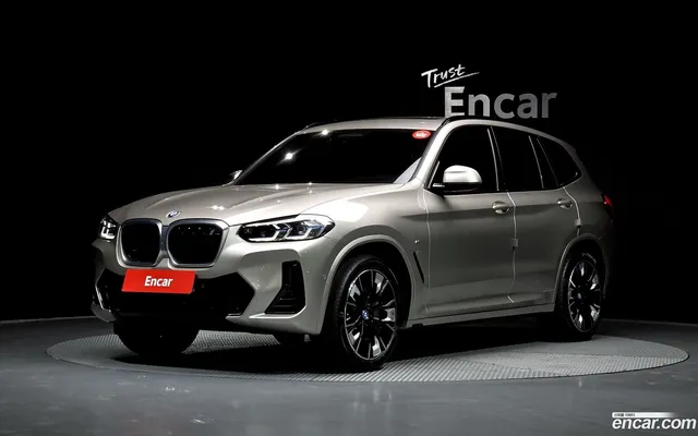 BMW iX3 M — миниатюра 1