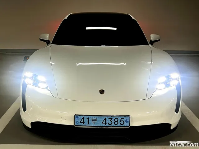 Porsche Taycan 4S — миниатюра 1