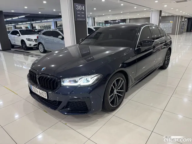 BMW 5 Series (G30) 520i M — миниатюра 1