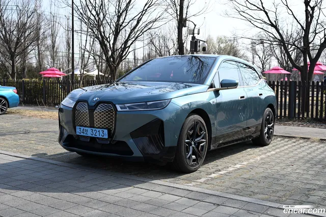 BMW iX xDrive M60 — миниатюра 1