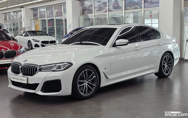 BMW 5 Series (G30) 520i M — миниатюра 1