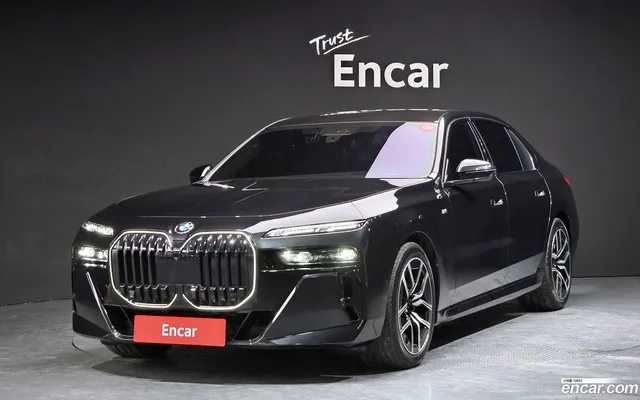 BMW 7 Series (G70) 740d xDrive M — миниатюра 1