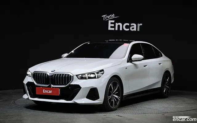 BMW 5 Series (G60) 530i xDrive M — миниатюра 1