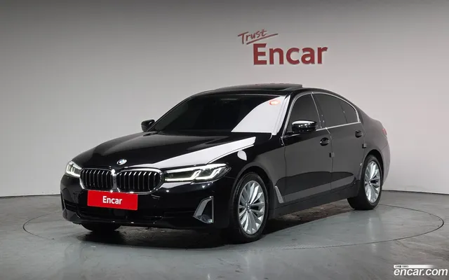 BMW 5 Series (G30) 520i — миниатюра 1