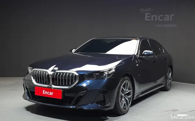 BMW 5 Series (G60) 523d M — миниатюра 1