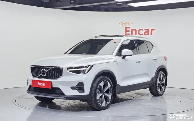 Volvo XC40 B4 — миниатюра 1