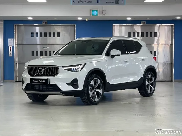 Volvo XC40 B4 — миниатюра 1