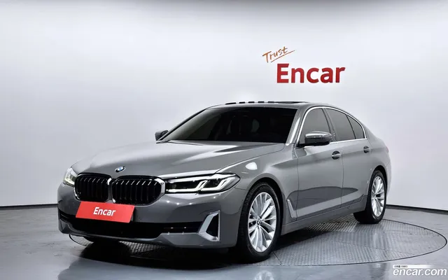 BMW 5 Series (G30) 520i — миниатюра 1