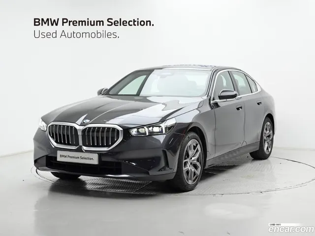BMW 5 Series (G60) 530i xDrive — миниатюра 1