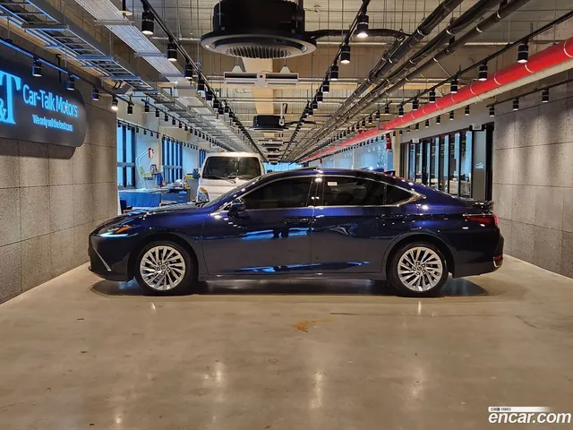 Lexus ES 300h — миниатюра 1