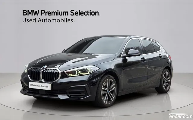 BMW 1 Series (F40) 120i — миниатюра 1