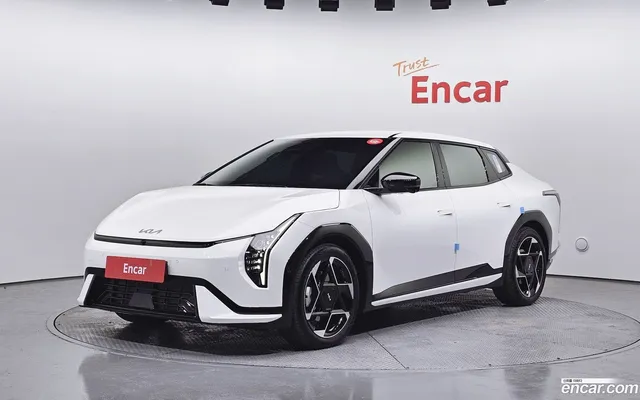 Kia EV4 2WD — миниатюра 1