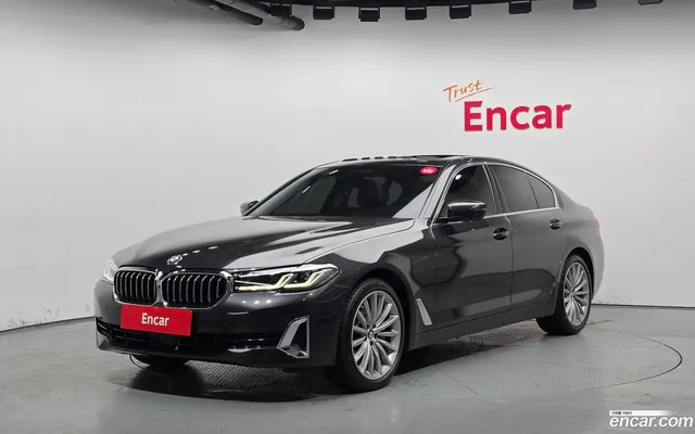 BMW 5 Series (G30) 530i xDrive — миниатюра 1