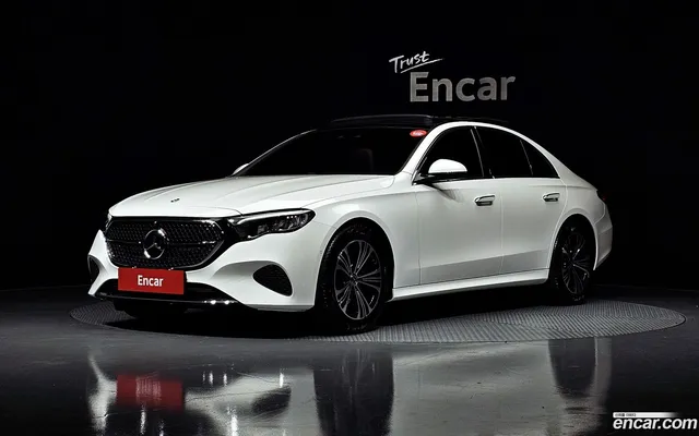 Mercedes-Benz E-Class (W214) E200 — миниатюра 1