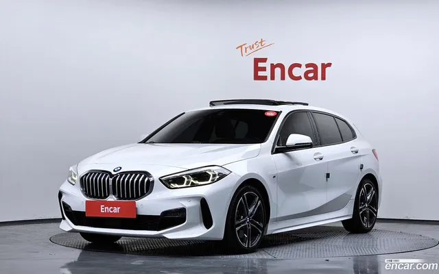 BMW 1 Series (F40) 120i M — миниатюра 1